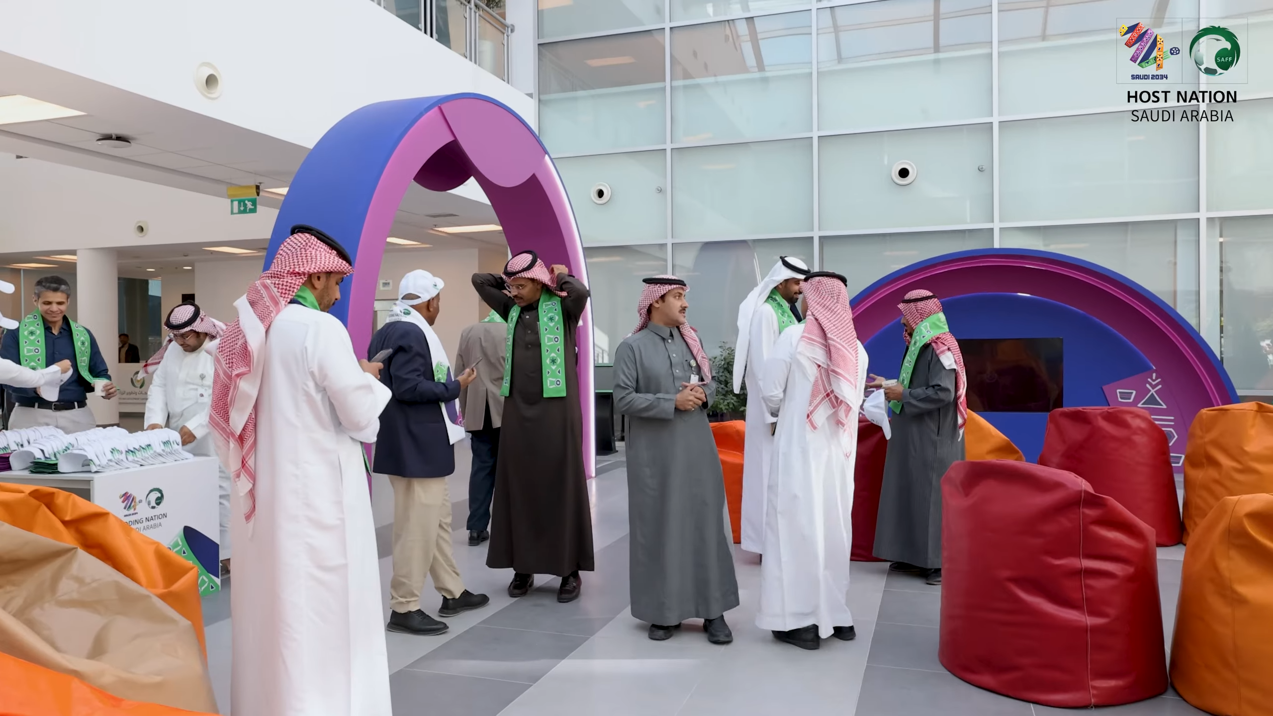 فوز المملكة باستضافة #كاس_العالم_2034 يعكس رؤية تجمع العالم على أرض الطموح#اهلًا_بالعالم#معًا_ننمو