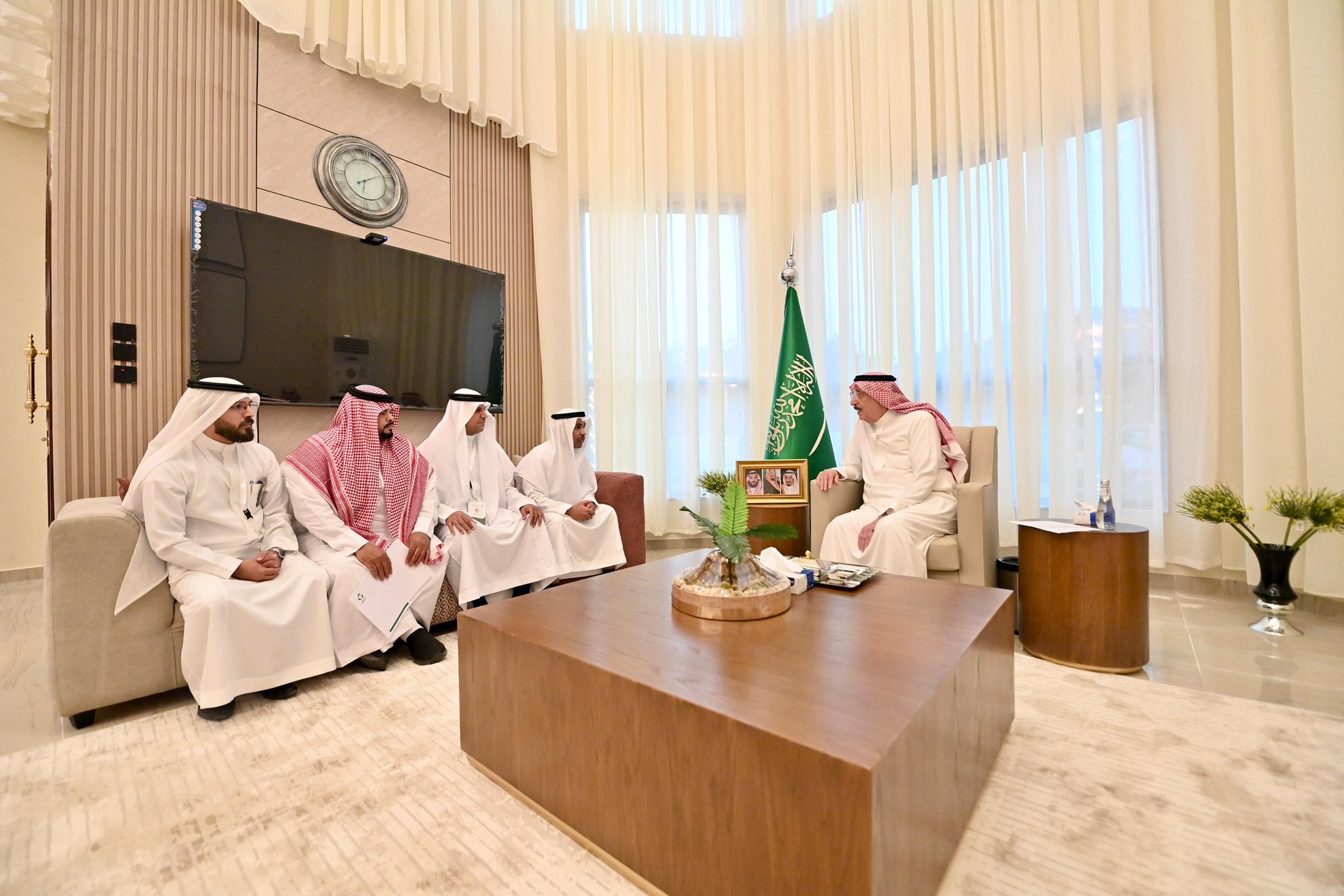 أمير منطقة جازان يستقبل مدير عام مركز "استدامة