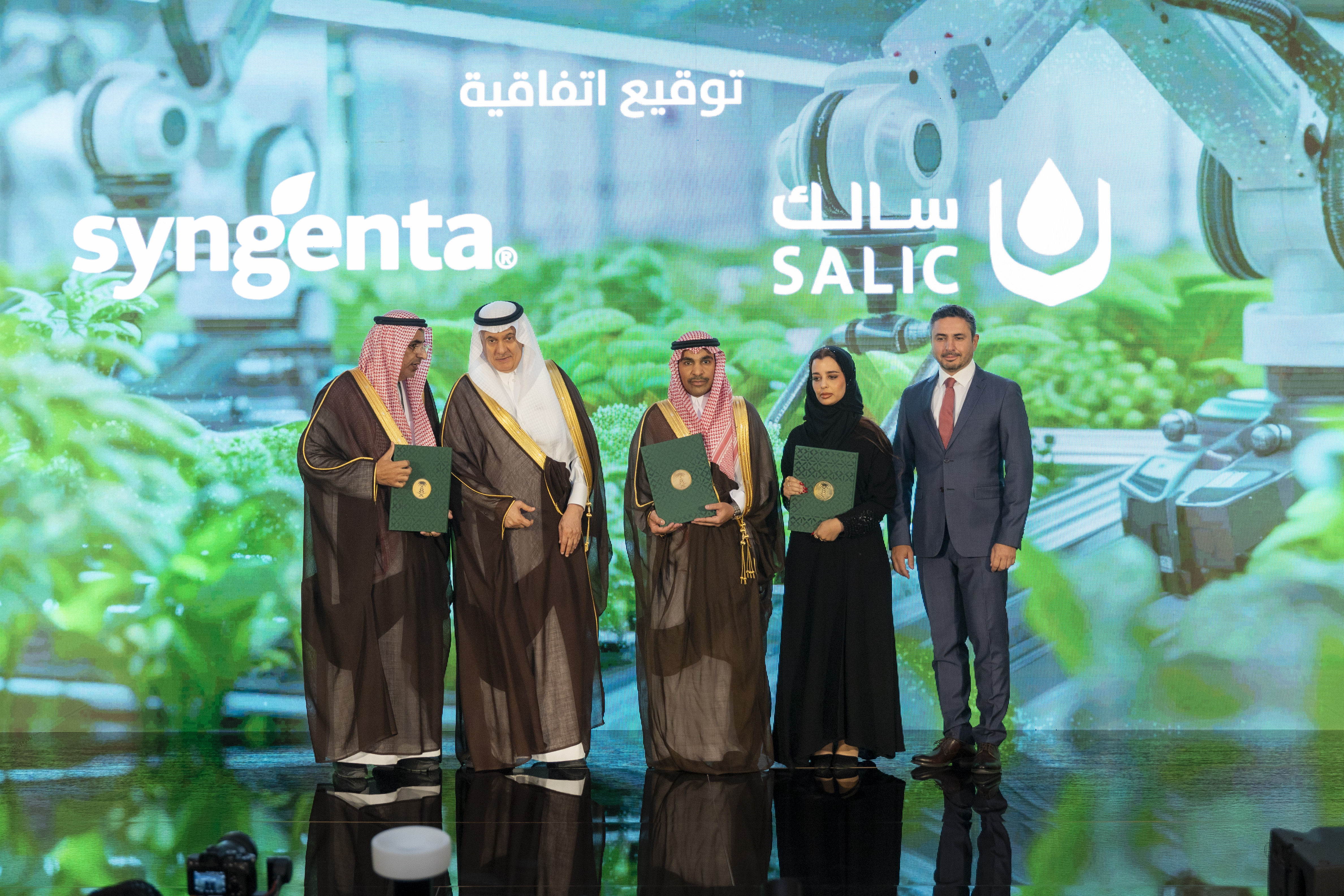 “استدامة” توقع مذكرة تفاهم مع شركة فان دير هوفن الزراعية