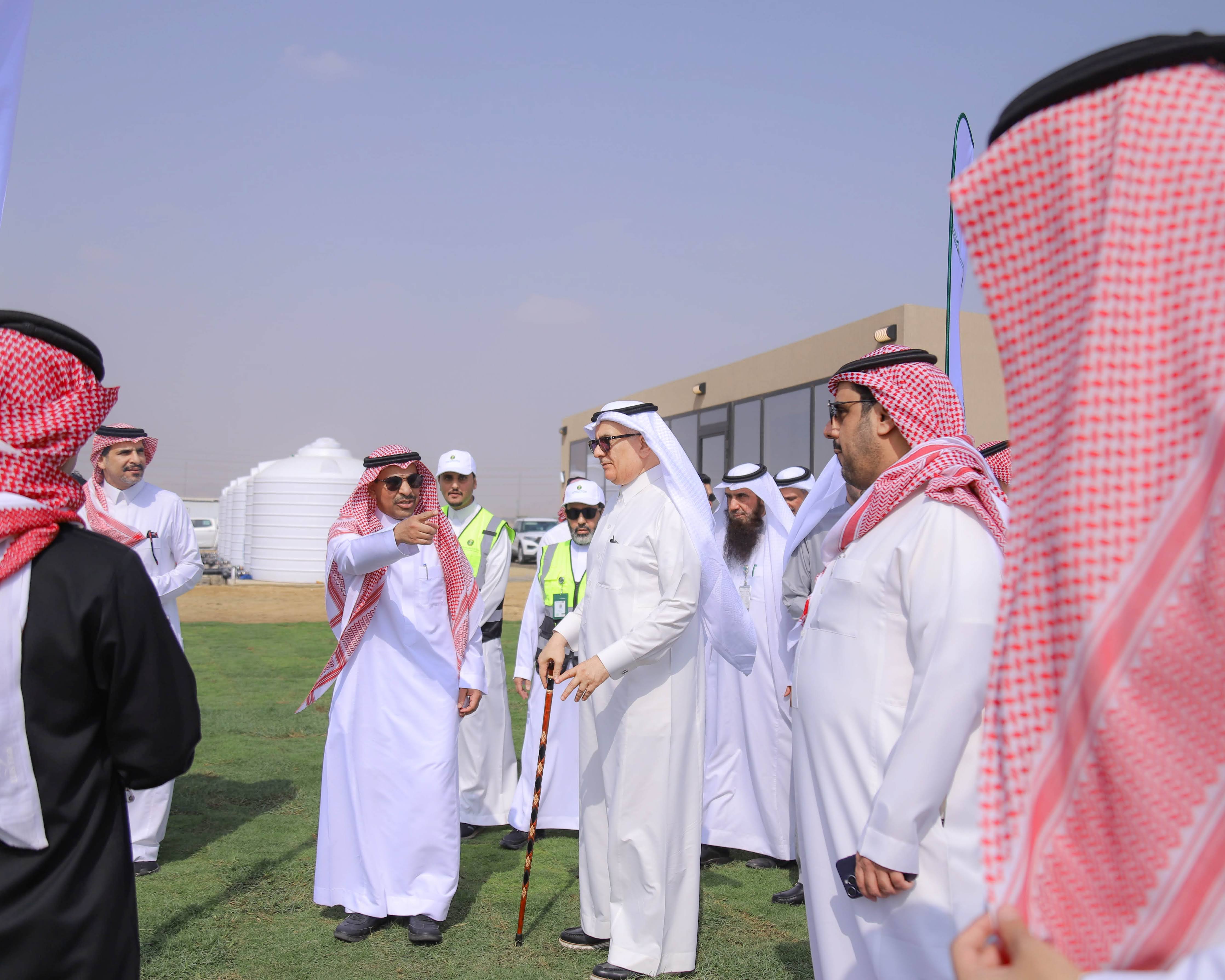 وزير "البيئة" يتفقّد مشروع المزرعة التجريبية بالليث