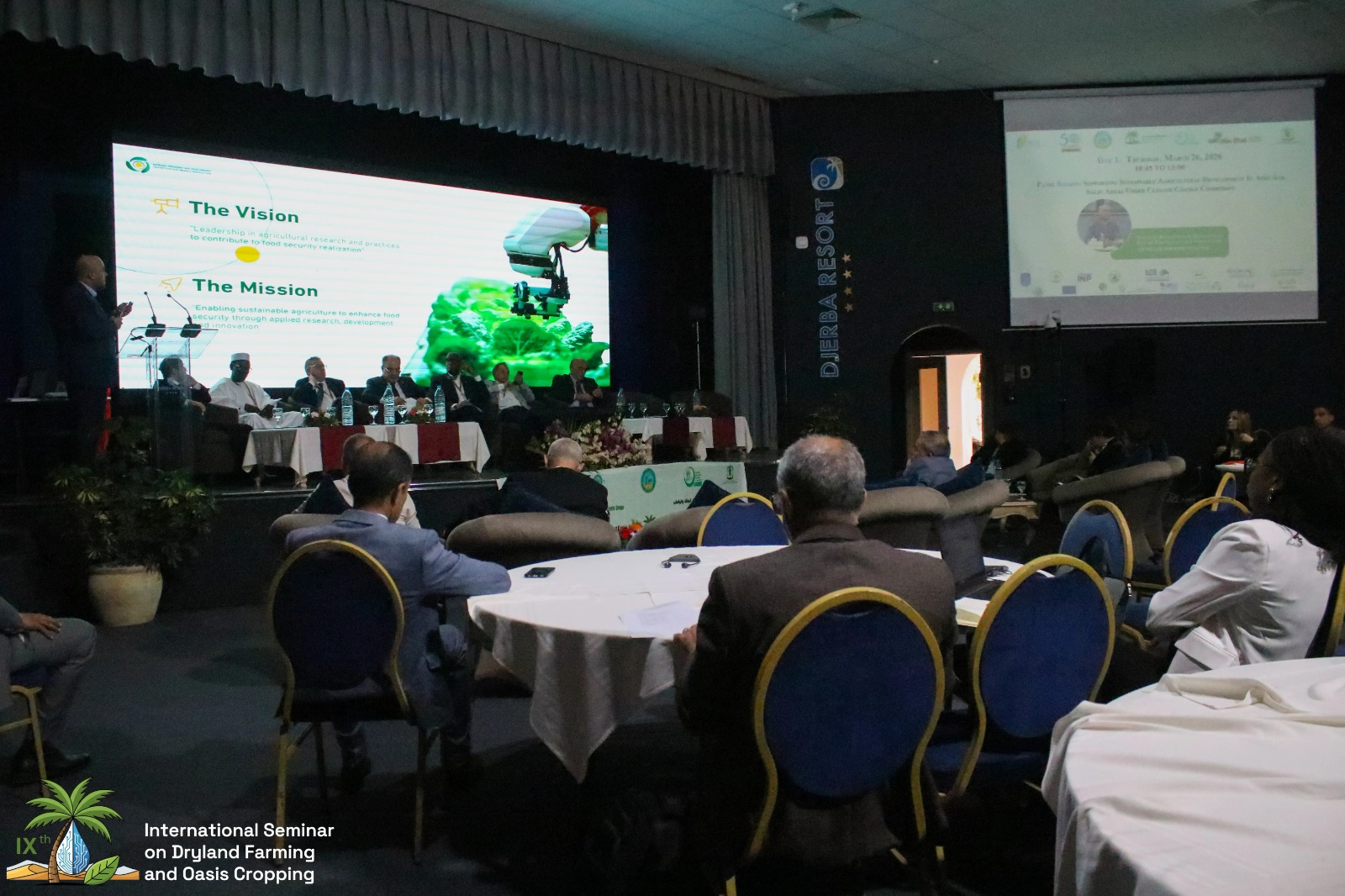 مشاركة د. مصطفى في جلسة النقاش (panel session) الإفتتاحية ممثلا عن ادارة الابحاث والتطوير لمركز  ....