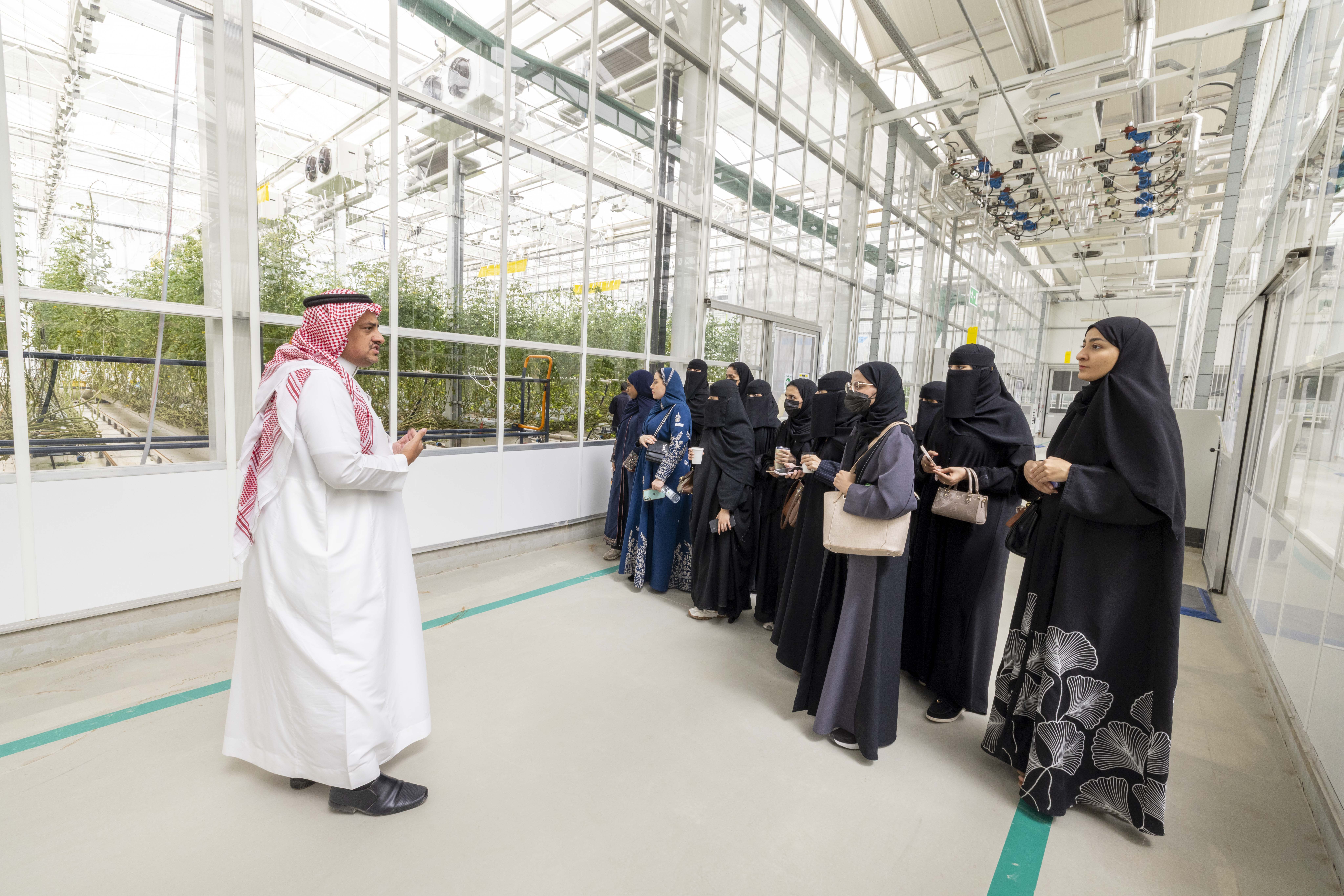 "استدامة" يستقبل طالبات التدريب في برنامج الزراعة المائية بمدينة الملك عبدالعزيز للعلوم والتقنية